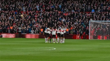 موعد المرتقب ليفربول يواجه منافسه في الدوري الإنجليزي